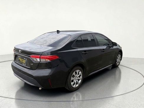 Used 2022 Toyota Corolla LE FWD image 2