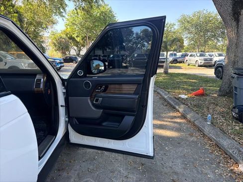 Used 2018 Land Rover Range Rover HSE image 24