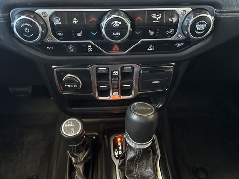 Used 2025 Jeep Gladiator Sport image 40