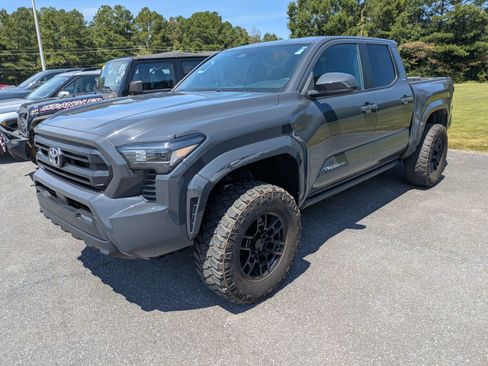 Used 2024 Toyota Tacoma SR5 AWD/4WD image 2