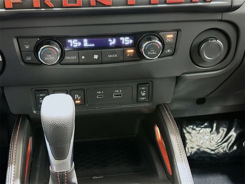 Used 2025 Nissan Frontier PRO-4X w/ Pro Premium Package image 15