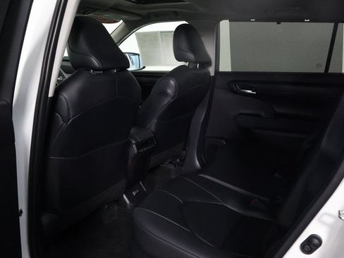 Used 2026 Toyota Highlander XLE AWD/4WD image 11