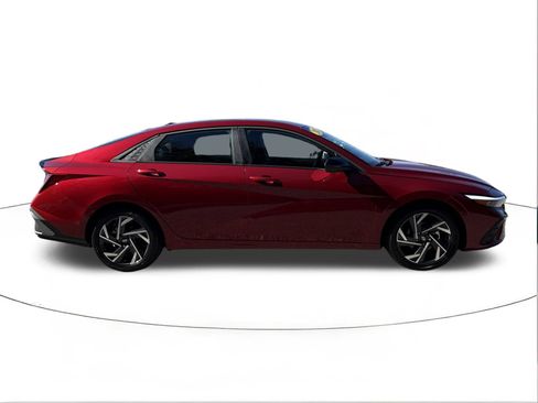 Certified 2025 Hyundai Elantra Sport image 2