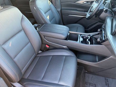 Used 2025 Chevrolet Traverse LT AWD/4WD image 30