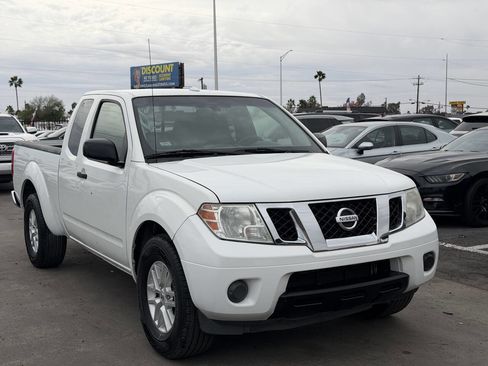 Used 2018 Nissan Frontier SV image 12