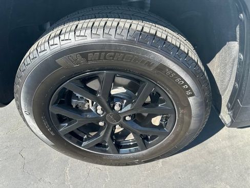 Used 2024 Jeep Grand Cherokee Altitude AWD/4WD image 9