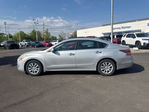 Used 2015 Nissan Altima 2.5 S w/ Power Driver Seat Package FWD image 10