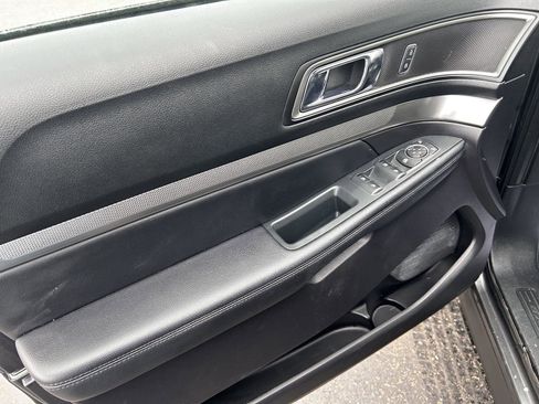Used 2019 Ford Explorer XLT image 10
