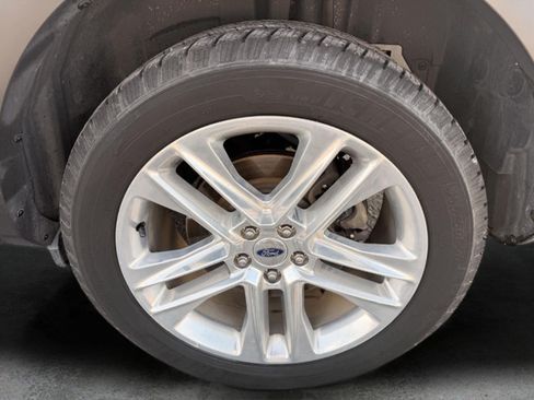 Used 2016 Ford Explorer XLT w/ Equipment Group 202A AWD/4WD image 31
