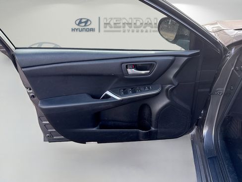 Used 2017 Toyota Camry SE image 17