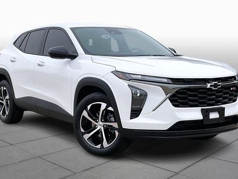 Certified 2025 Chevrolet Trax RS w/ Driver Confidence Package image 5