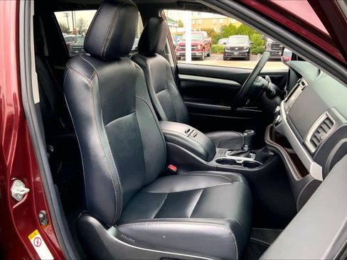 Used 2019 Toyota Highlander XLE image 9