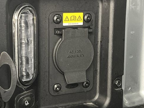 Certified 2023 Ford Maverick XLT image 30