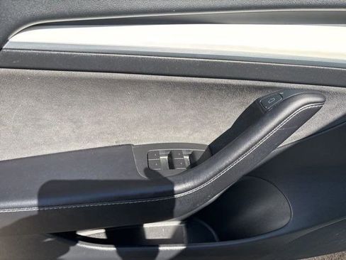 Used 2021 Tesla Model 3 Standard Range Plus image 11