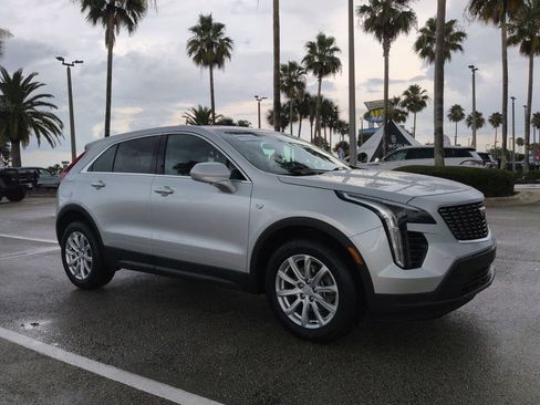 Used 2021 Cadillac XT4 Luxury FWD image 2