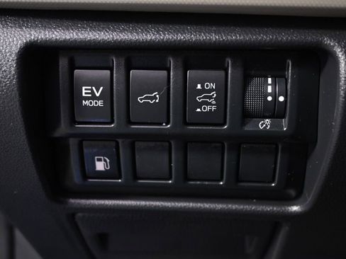 Certified 2025 Subaru Forester Premium image 24