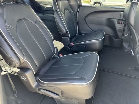 New 2026 Chrysler Pacifica Limited image 14