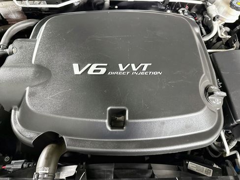 Used 2021 Chevrolet Colorado Z71 w/ Safety Package RWD image 38