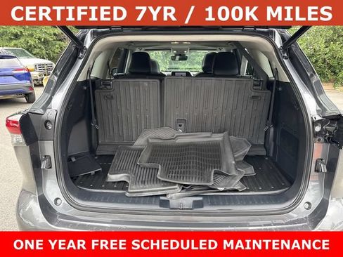 Used 2023 Toyota Highlander XLE AWD/4WD image 11