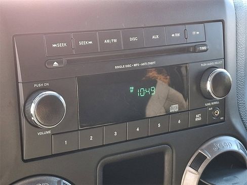 Used 2018 Jeep Wrangler Sport image 15