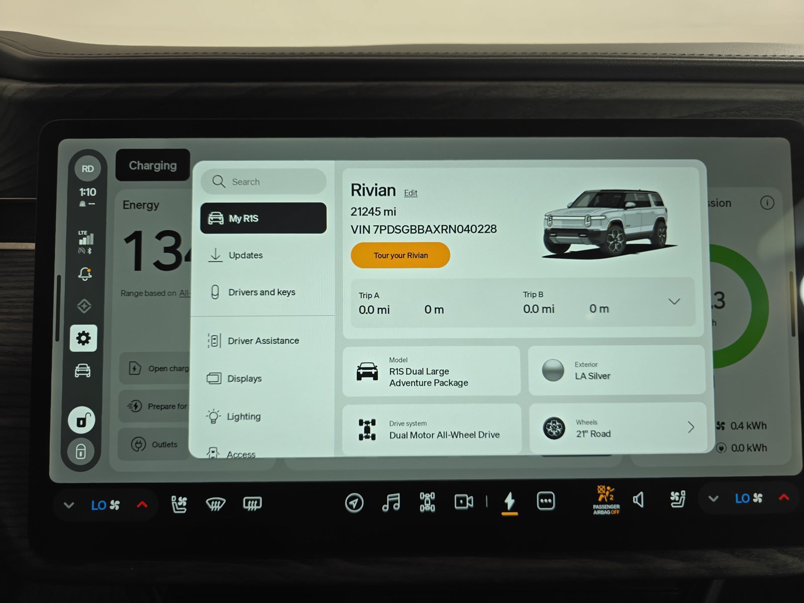 Used 2024 Rivian R1S Adventure Dual AWD/4WD image 29