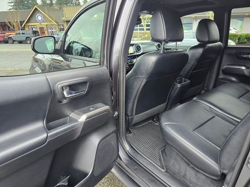 Used 2019 Toyota Tacoma Limited image 15
