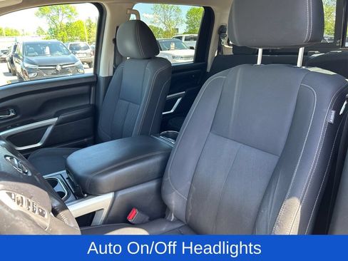 Used 2018 Nissan Titan SV w/ SV Convenience Package AWD/4WD image 14