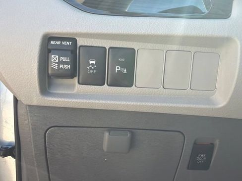 Used 2018 Toyota Sienna XLE w/ XLE Navigation Package FWD image 27