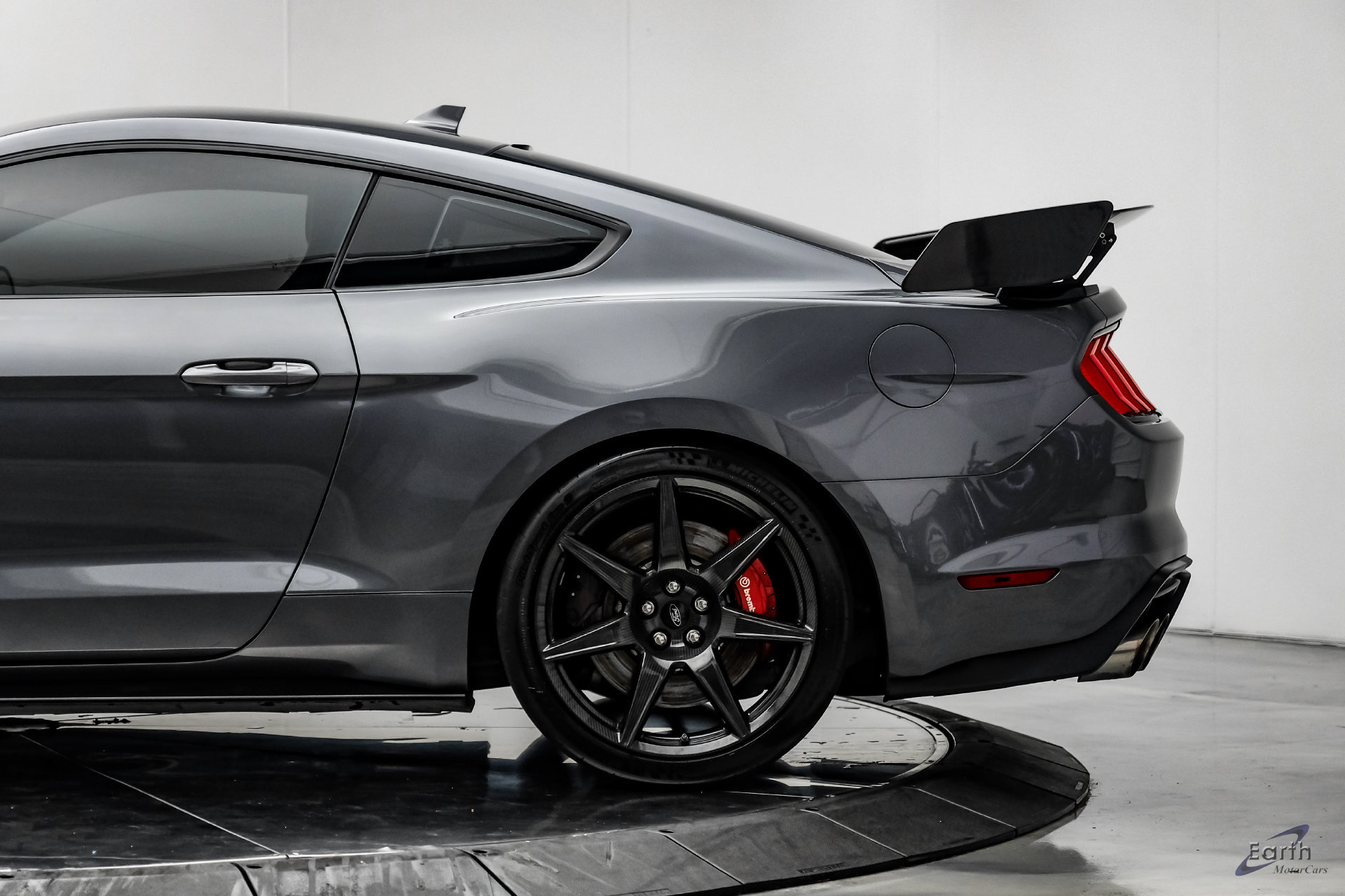 Used 2021 Ford Mustang Shelby GT500 w/ Carbon Fiber Track Pack RWD image 11
