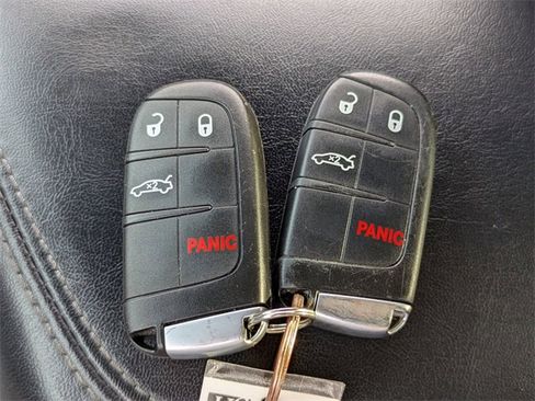 Used 2022 Dodge Challenger SXT image 26