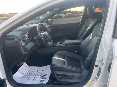 Used 2025 Toyota Camry SE image 11