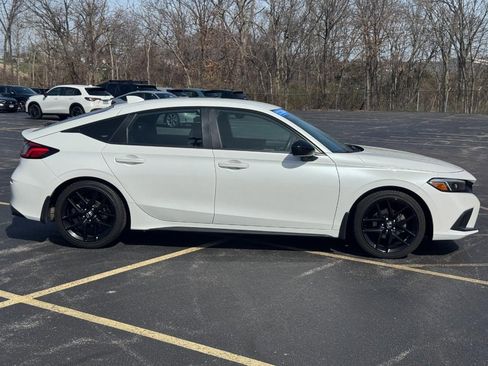 Certified 2025 Honda Accord SE image 2