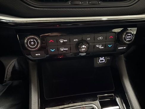 Used 2025 Jeep Compass Trailhawk AWD/4WD image 25