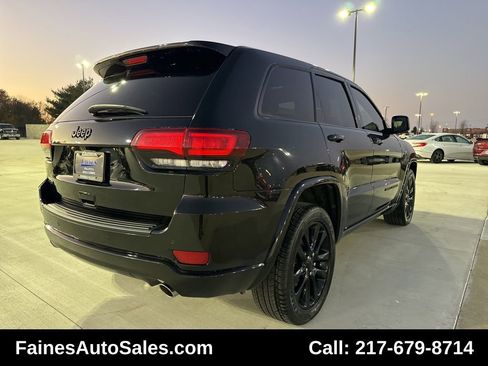 Used 2019 Jeep Grand Cherokee Altitude image 18