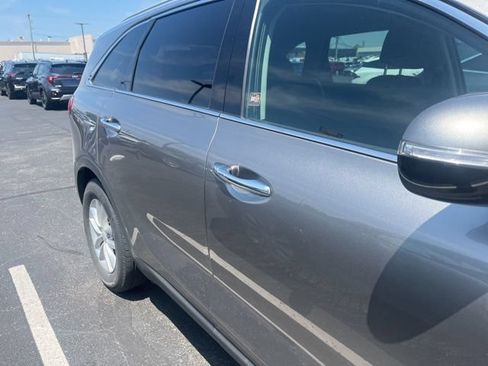 Used 2017 Kia Sorento FWD image 6