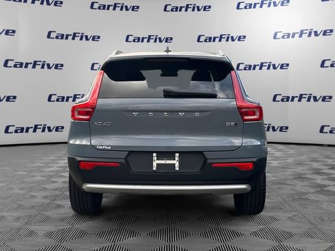 Used 2023 Volvo XC40 B5 Core w/ Convenience Package image 4