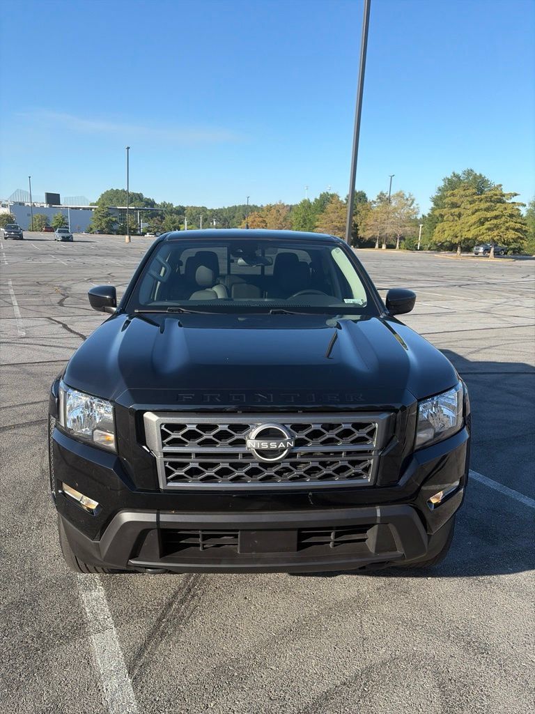 Used 2022 Nissan Frontier SV AWD/4WD image 2