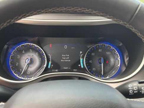 Used 2024 Chrysler Pacifica Touring-L FWD image 30