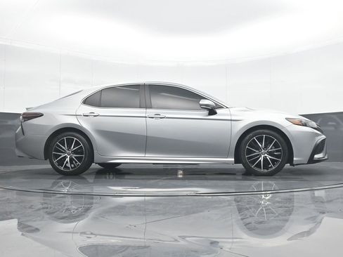 Used 2023 Toyota Camry SE image 31
