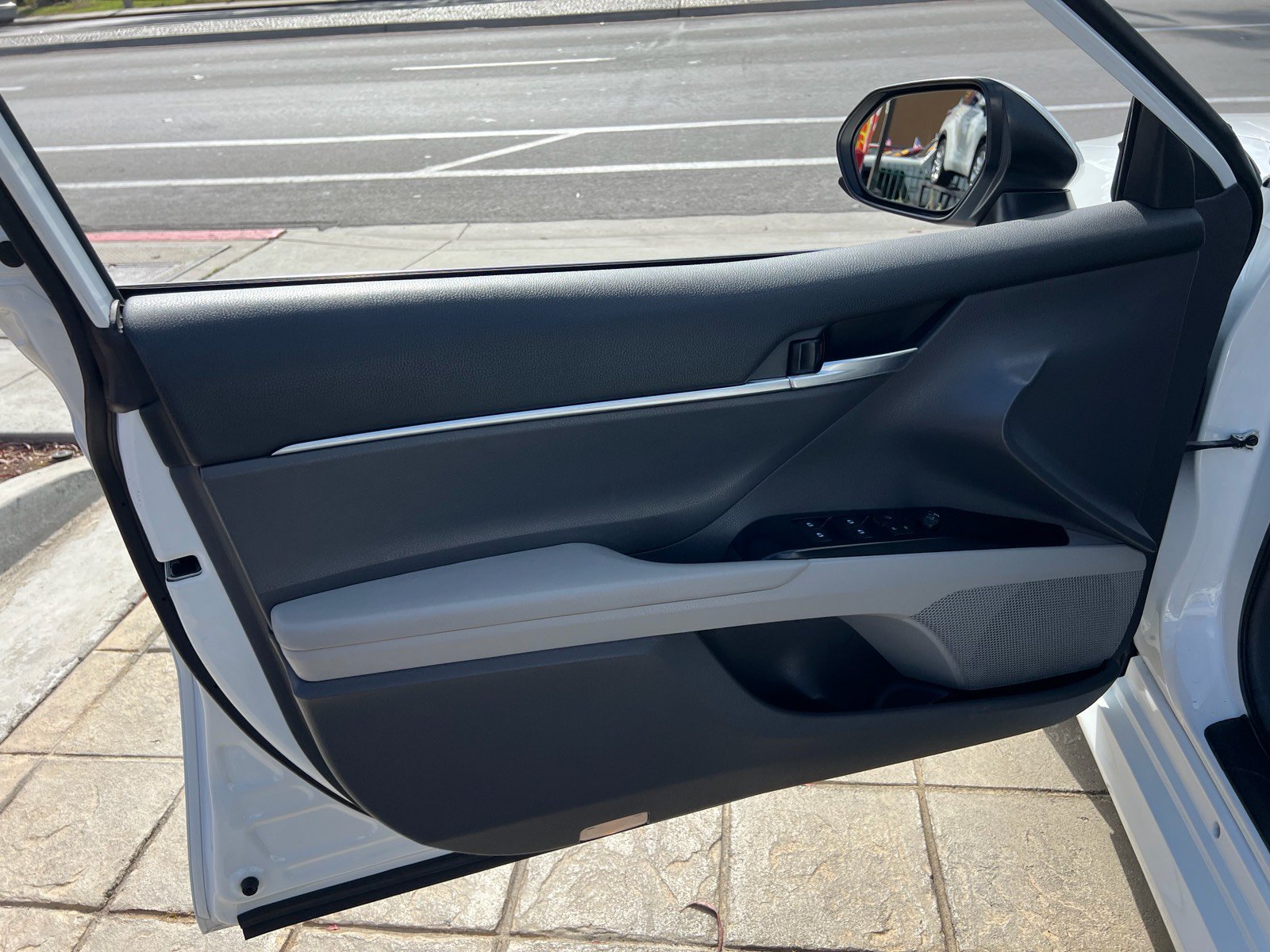 Used 2019 Toyota Camry LE FWD image 10