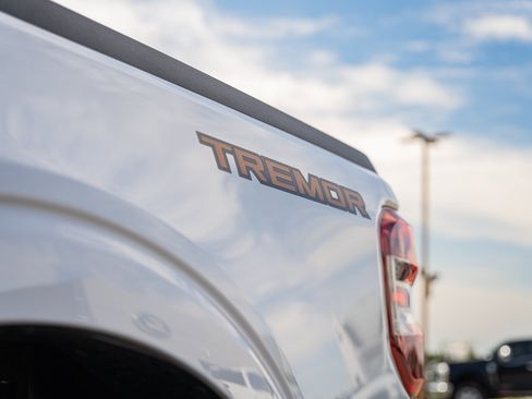 New 2025 Ford Maverick Tremor image 4