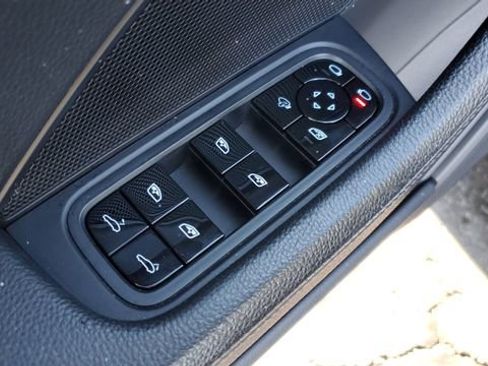 Used 2018 Porsche Panamera 4S image 9