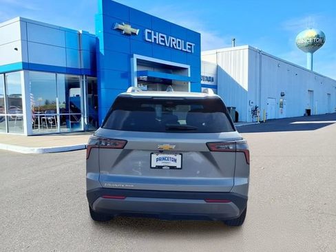 Used 2025 Chevrolet Equinox LT w/ Convenience Package II AWD/4WD image 4
