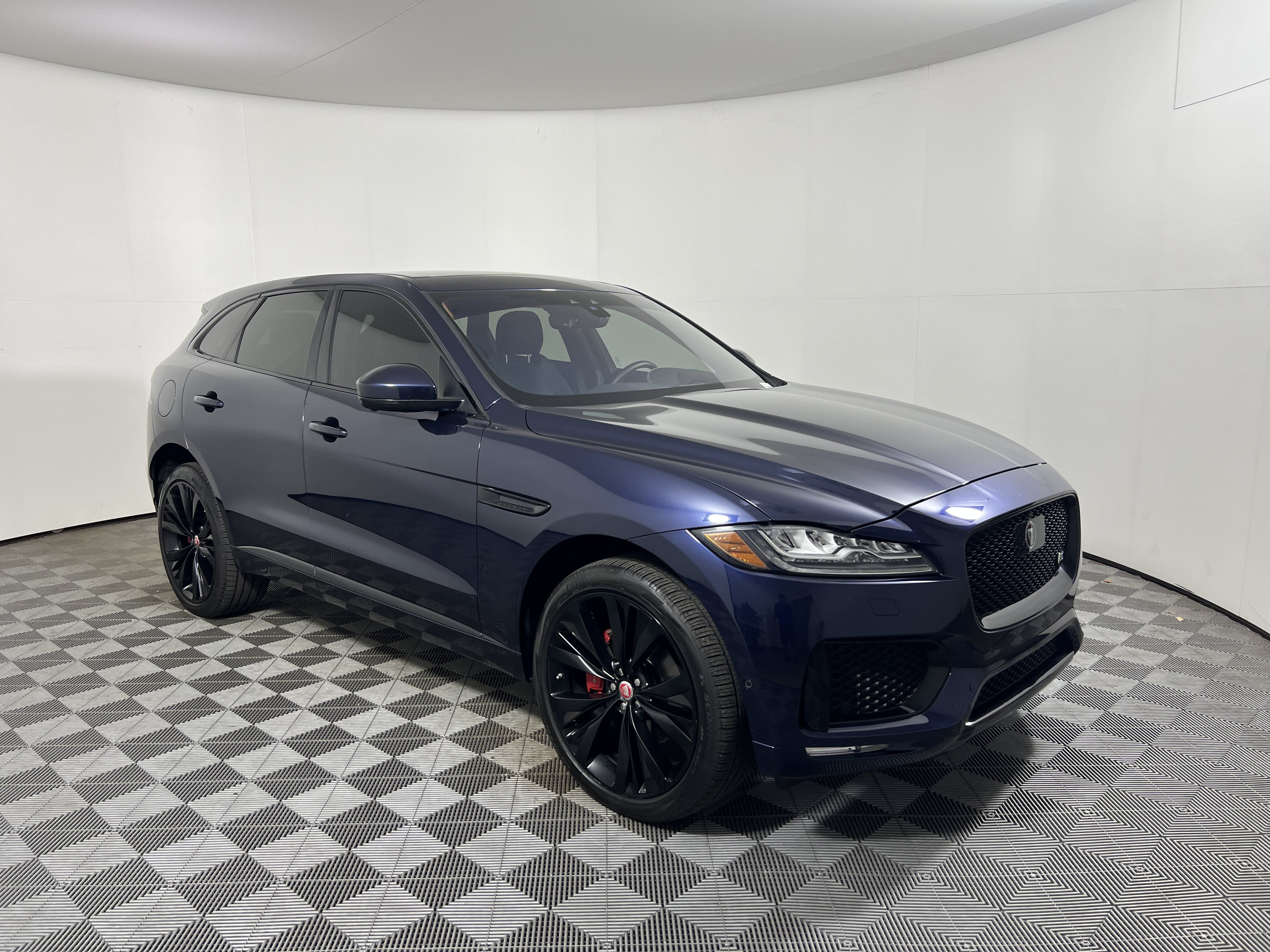 Used 2019 Jaguar F-PACE S AWD/4WD image 7