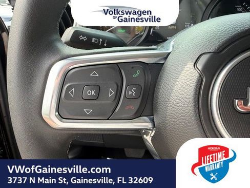 Used 2025 Jeep Wrangler Unlimited Sahara AWD/4WD image 24