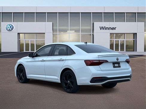 Used 2024 Volkswagen Jetta SE w/ Panoramic Sunroof Package image 4