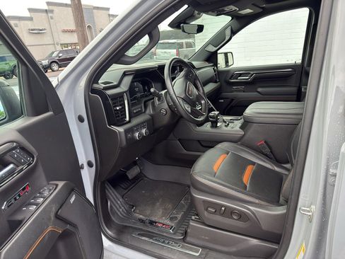 Used 2024 GMC Sierra 1500 AT4 w/ Technology Package AWD/4WD image 5