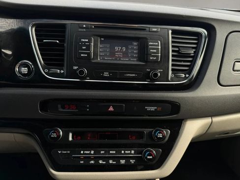 Used 2016 Kia Sedona EX FWD image 17