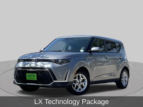 Used 2024 Kia Soul LX w/ Option Group 015 FWD image 2