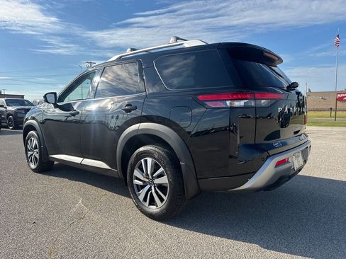 Used 2025 Nissan Pathfinder SL FWD image 4